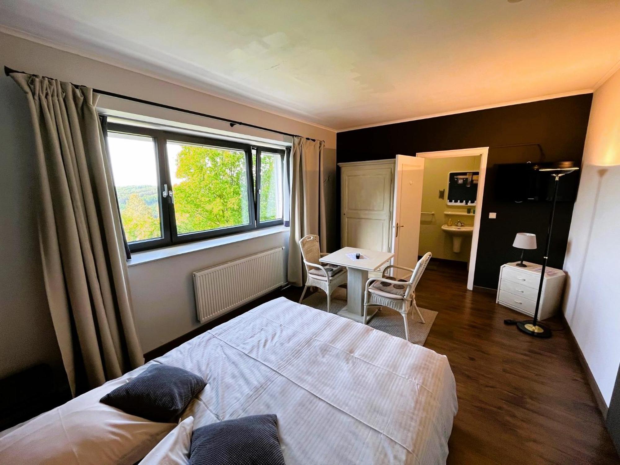 Les Alisiers Hotel Nadrin Exterior foto